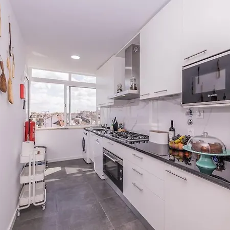 Lägenhet Cozy 3 Bedroom In Front Of The Subway Lisboa