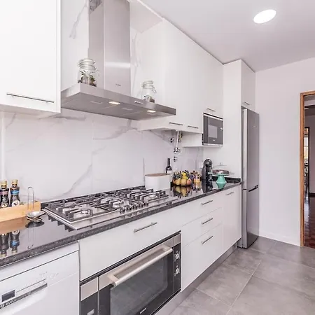 Lägenhet Cozy 3 Bedroom In Front Of The Subway Lisboa