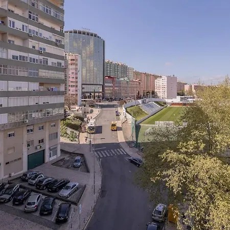 Cozy 3 Bedroom In Front Of The Subway Lisboa