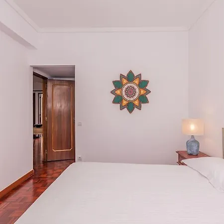 Cozy 3 Bedroom In Front Of The Subway * リスボン