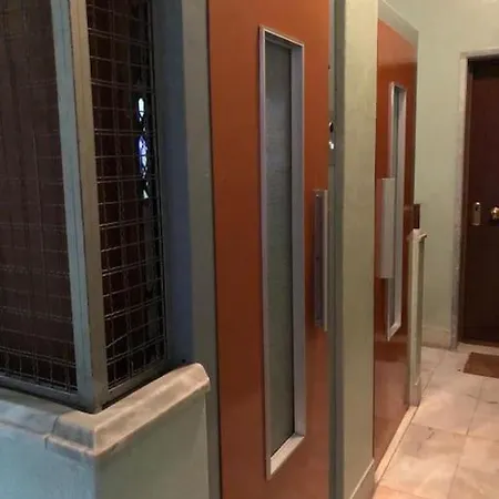 アパート Cozy 3 Bedroom In Front Of The Subway リスボン